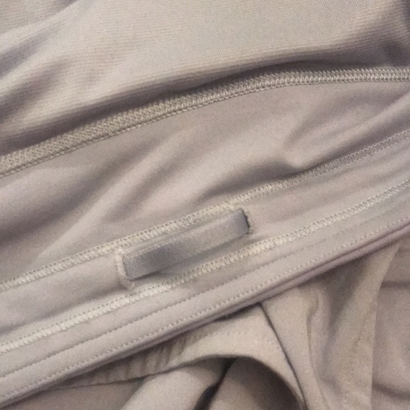 Lululemon Speed Up Shorts 2.5” - Size 10 - Picture 5 of 9